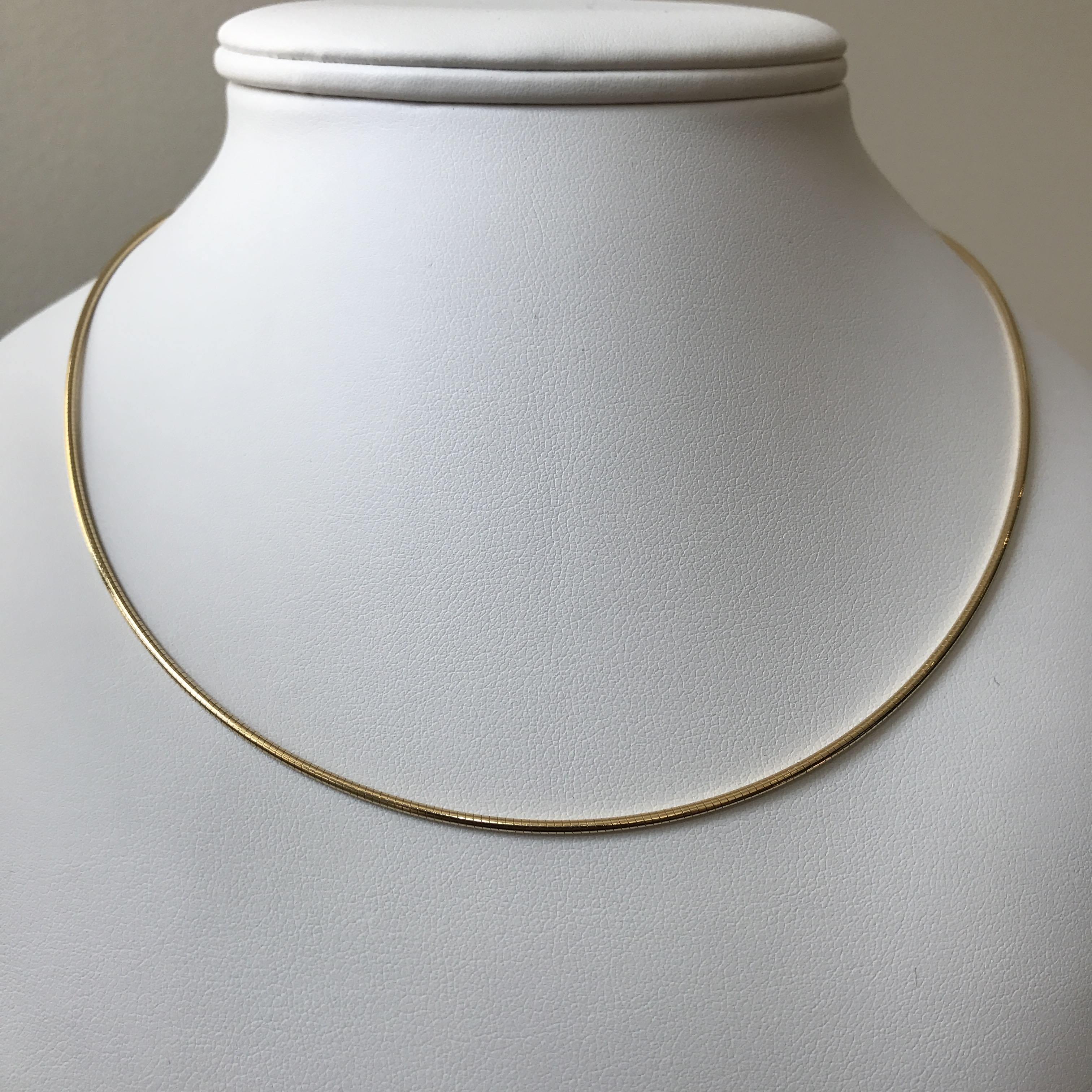 Round omega top chain